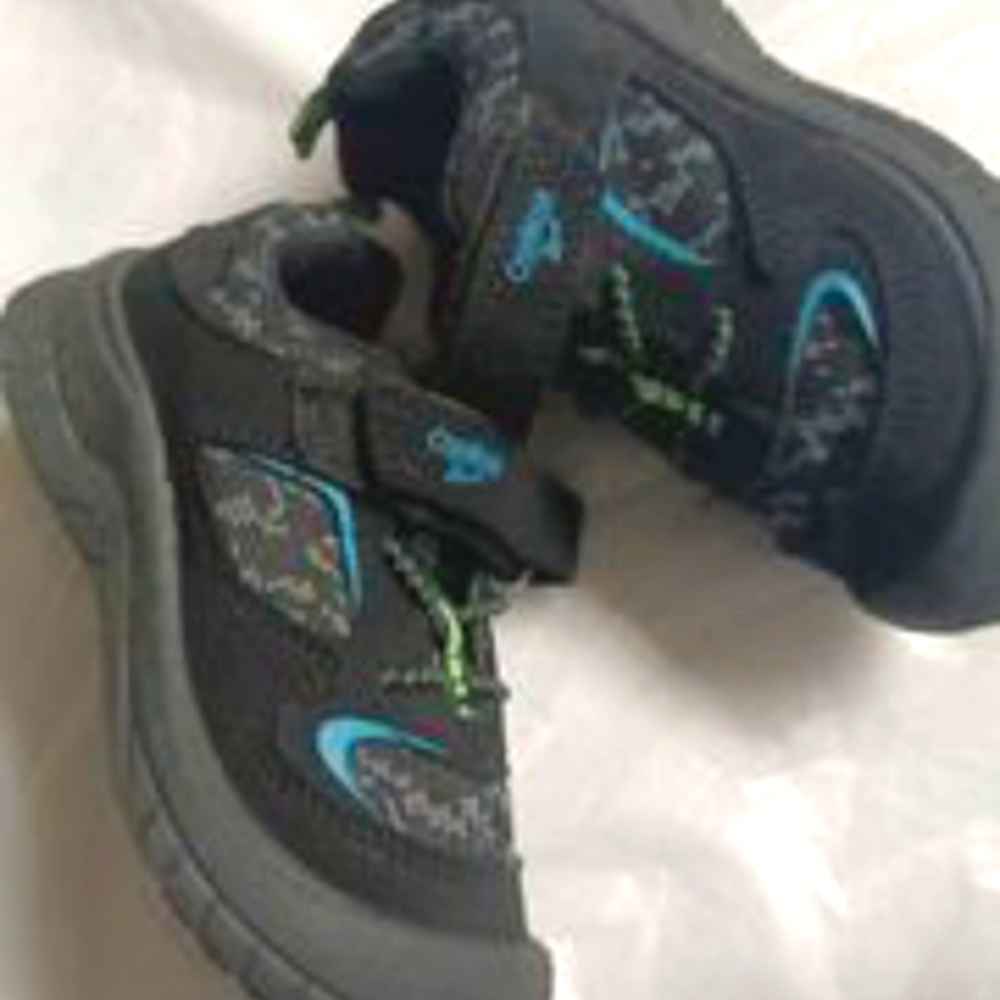 Oshkosh size 7